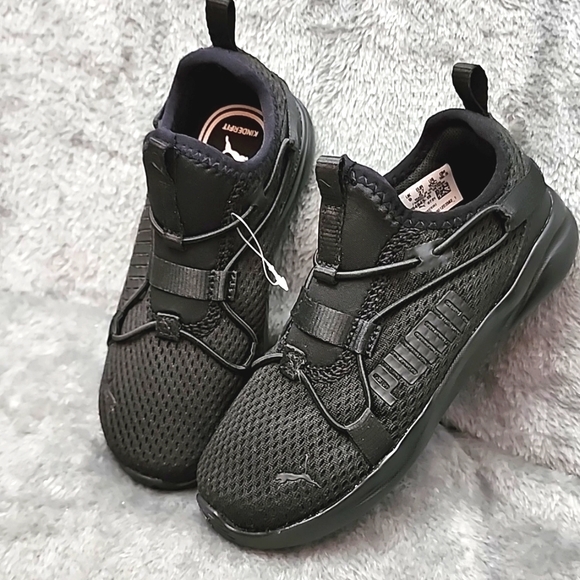 Boys Puma slip on sneakers in black.Size 10. New no tags. - Picture 3 of 9